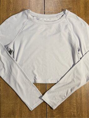 Balance Collection Women's Long-Sleeve Cropped Top in Light Gray